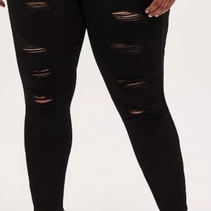 Torrid NWOT black Bombshell Skinny jeans